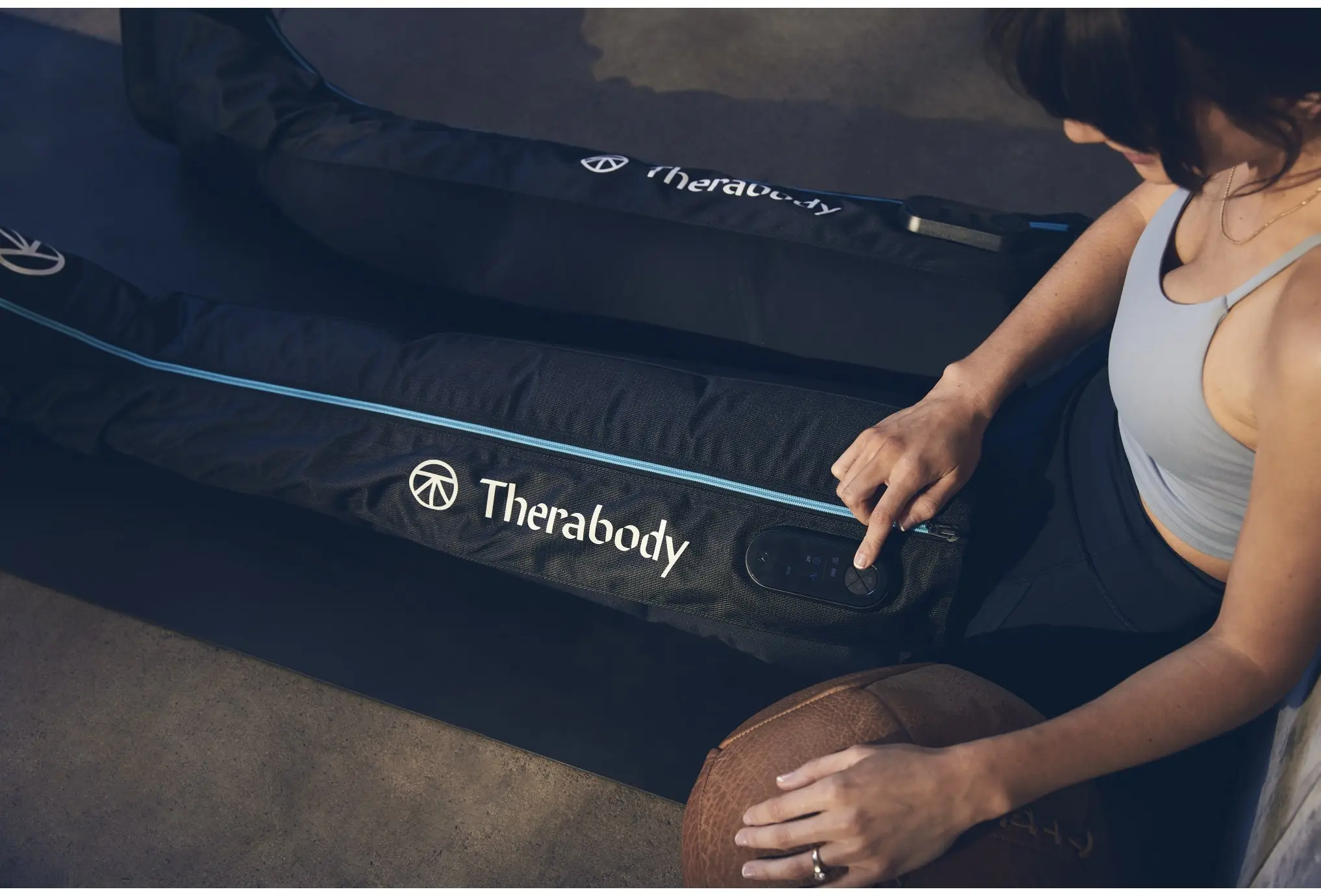 Therabody-RecoveryAir-JetBoots-3.webp
