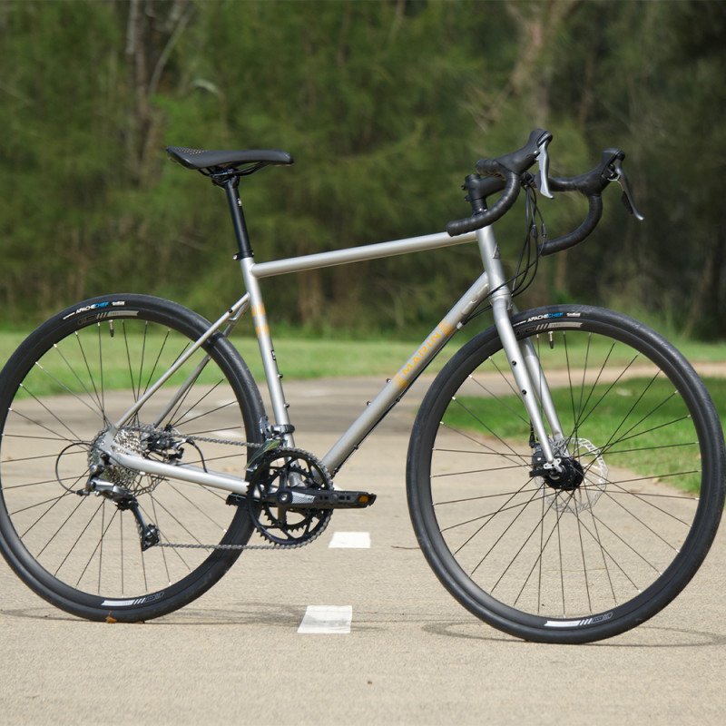 velo-gravel-acier-marin-nicasio-5.jpg